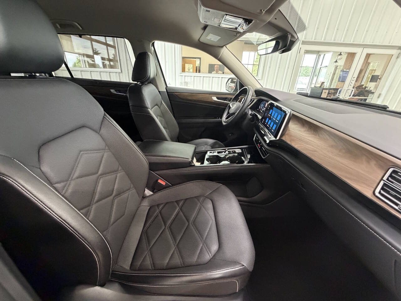 Used 2024 Volkswagen Atlas SE AWD/4WD image 27