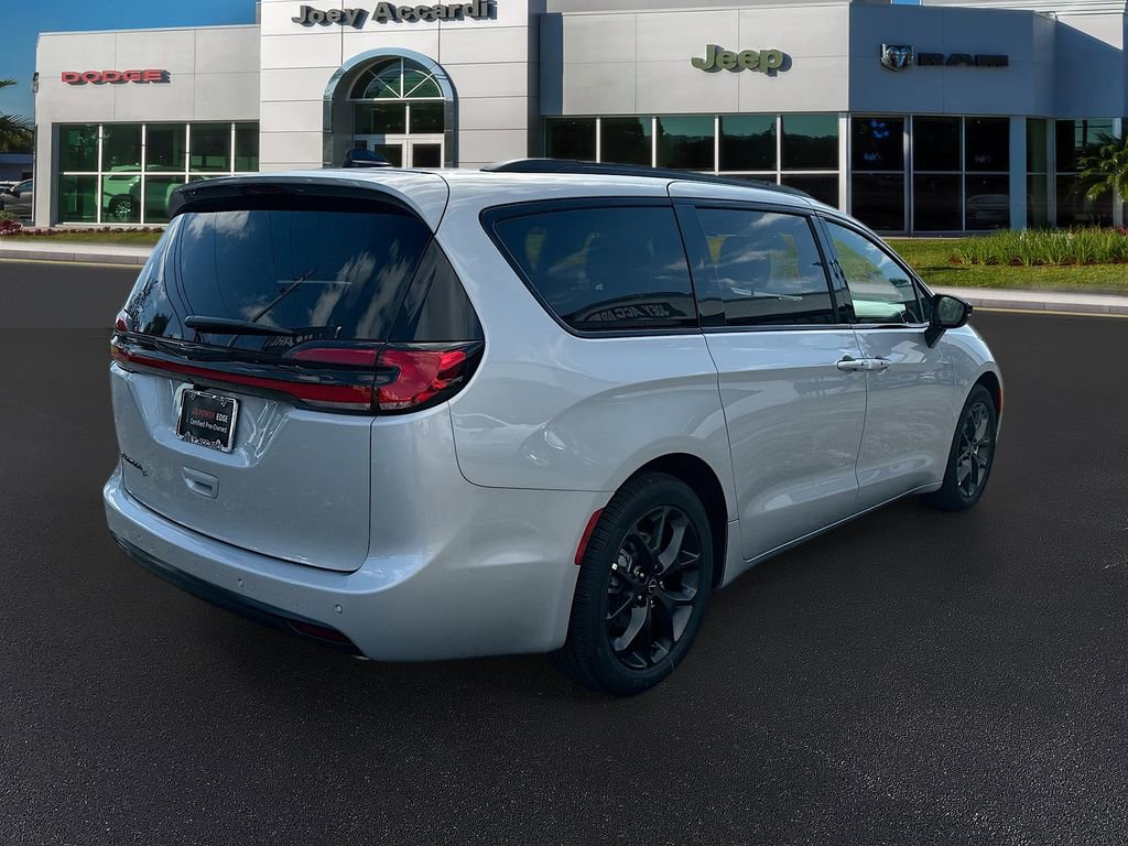New 2026 Chrysler Pacifica Select image 9