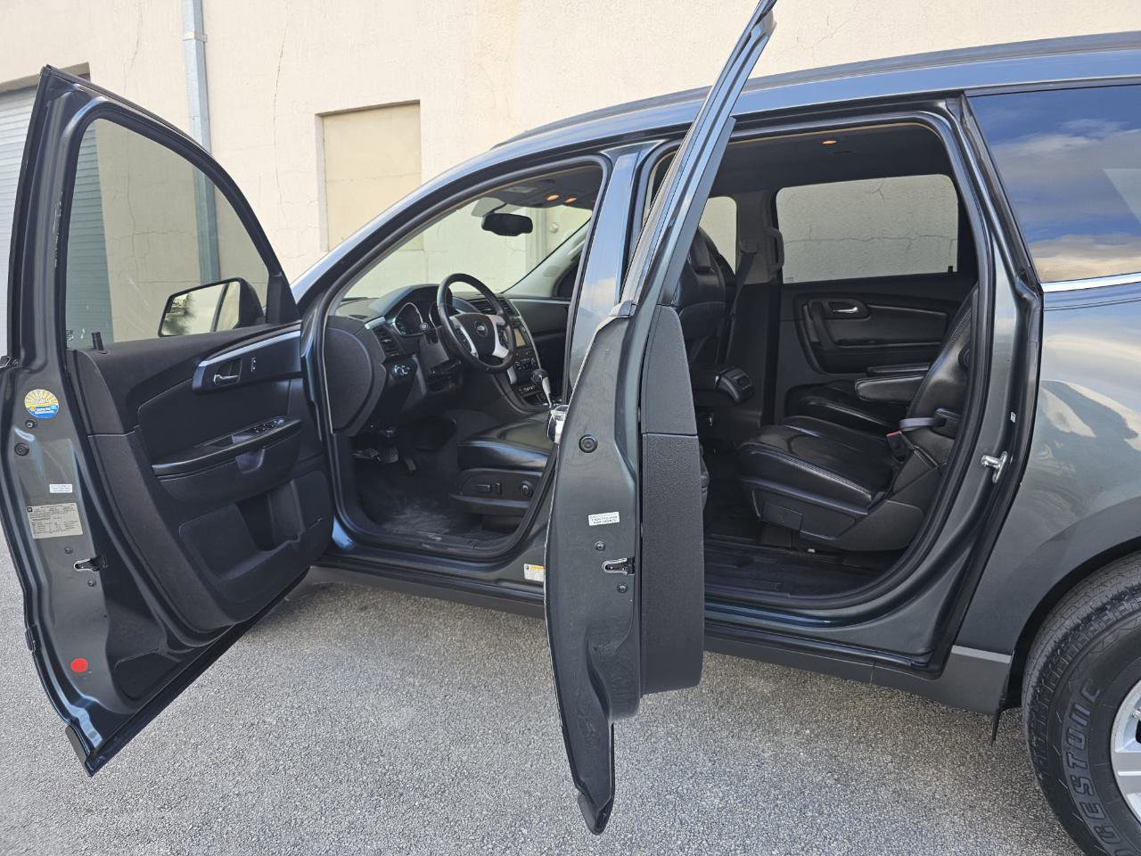 Used 2009 Chevrolet Traverse LT image 23