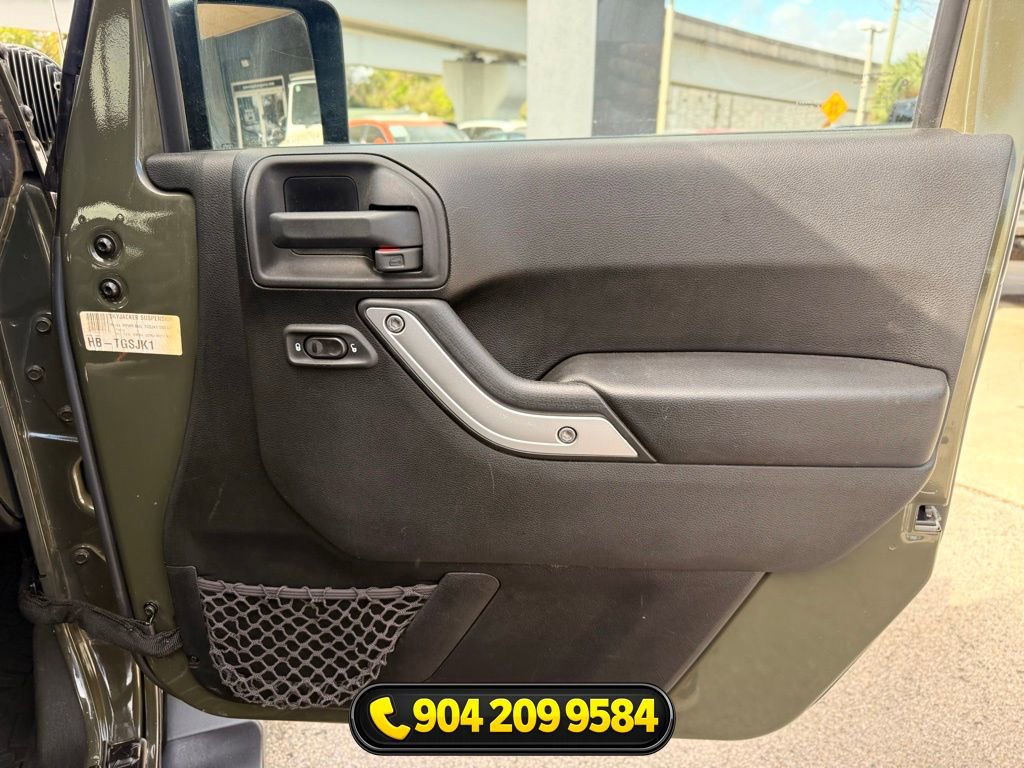 Used 2015 Jeep Wrangler Unlimited Rubicon w/ Dual Top Group AWD/4WD image 31