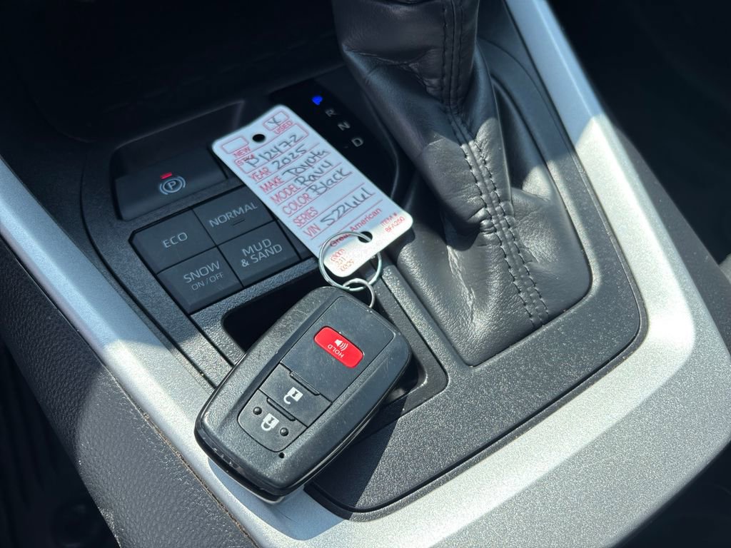 Used 2025 Toyota RAV4 XLE AWD/4WD image 29