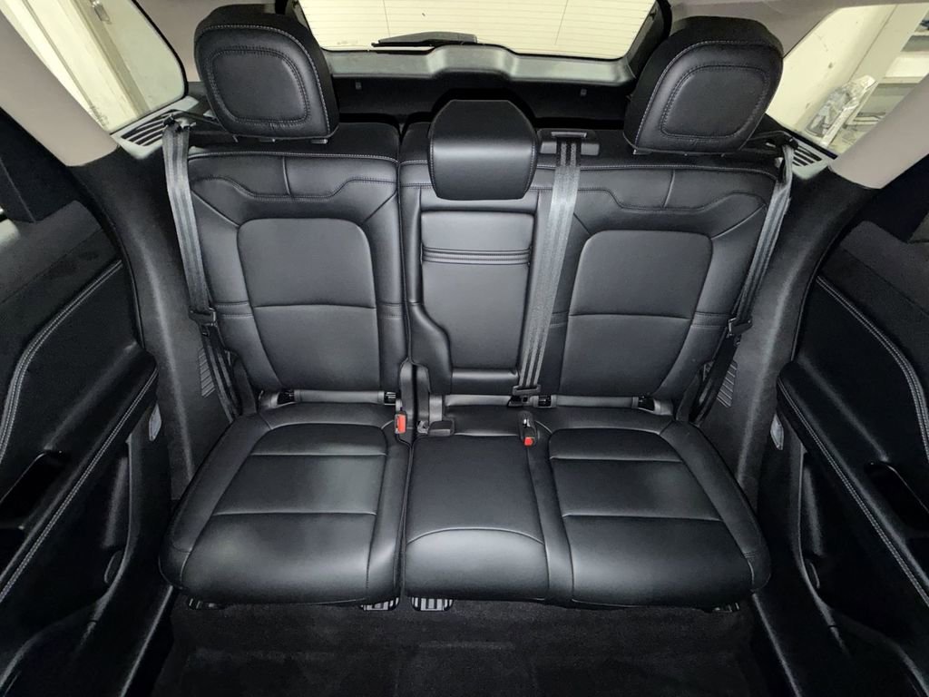 Used 2025 Lincoln Corsair AWD image 26