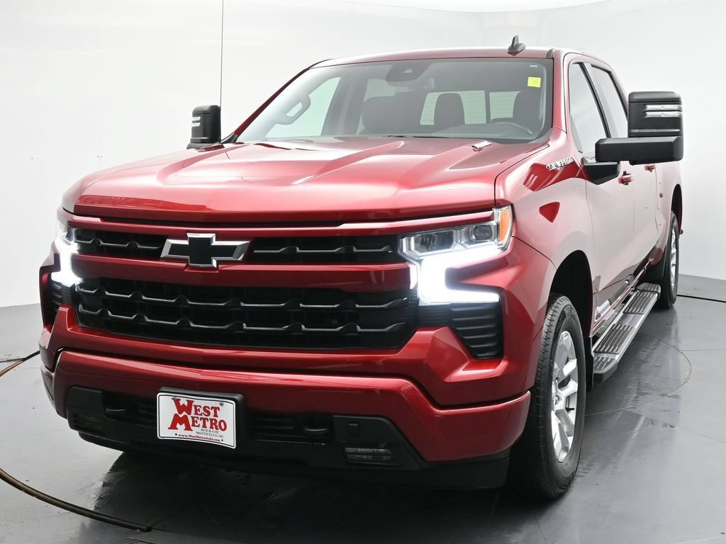 Used 2023 Chevrolet Silverado 1500 RST w/ Convenience Package II AWD/4WD image 3