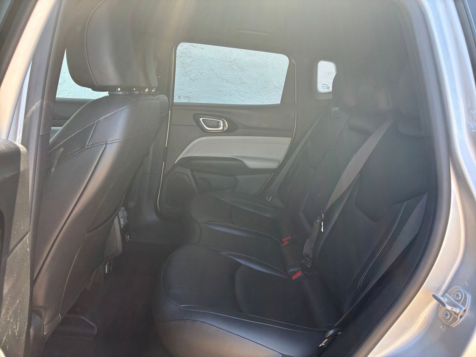 Used 2025 Jeep Compass Limited image 27