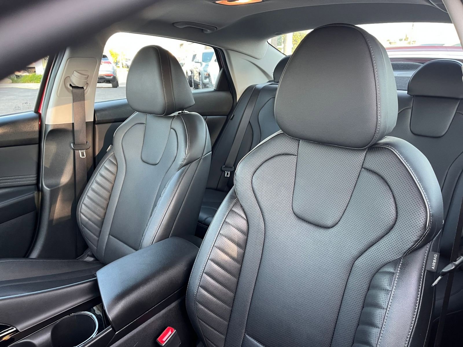 Used 2025 Hyundai Elantra Limited image 39