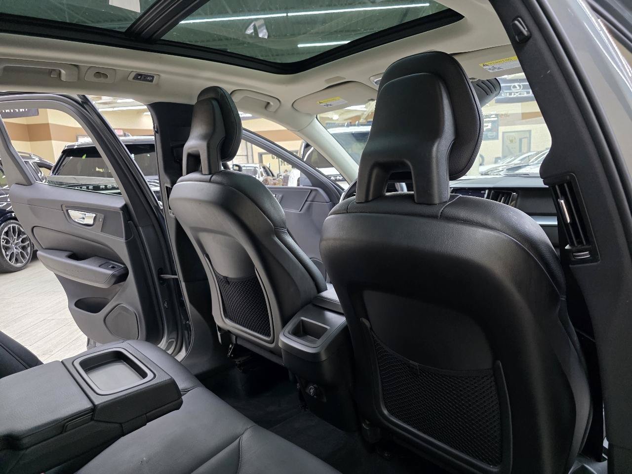Used 2018 Volvo XC60 T5 Momentum w/ Convenience Package AWD/4WD image 25
