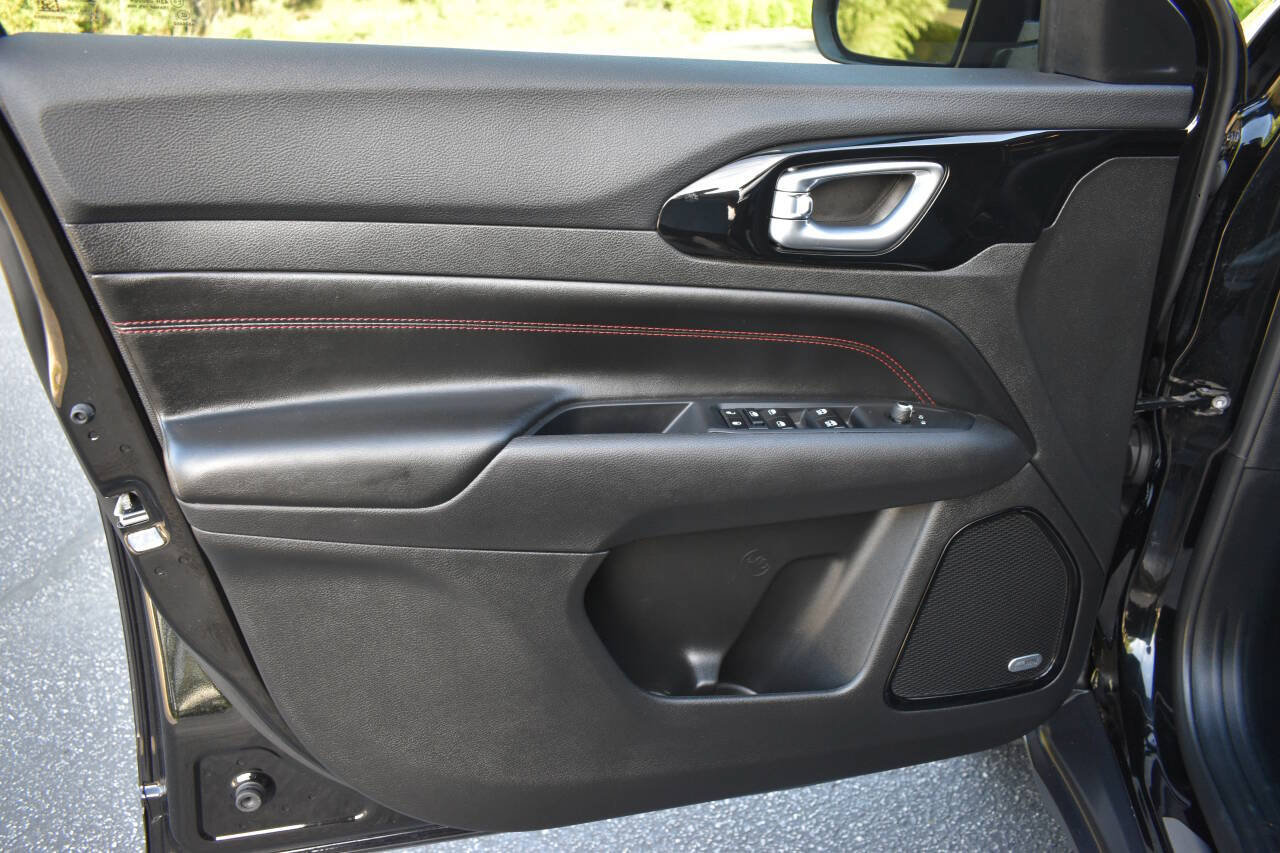 Used 2025 Jeep Compass Trailhawk w/ Sun & Sound Group AWD/4WD image 17