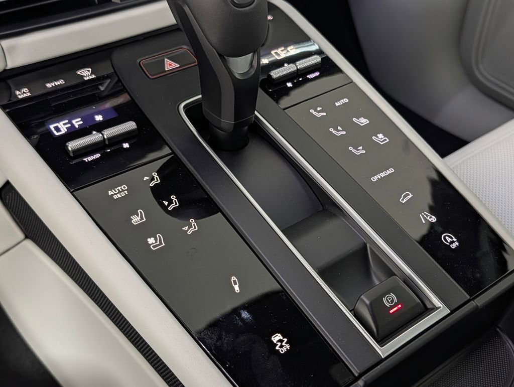 New 2026 Porsche Macan Turbo AWD/4WD image 34