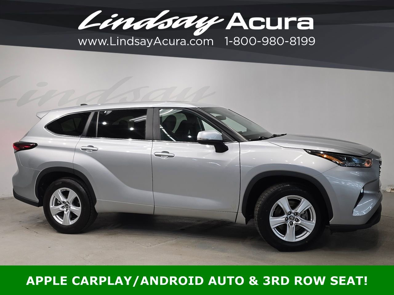 Used 2024 Toyota Highlander LE image 3