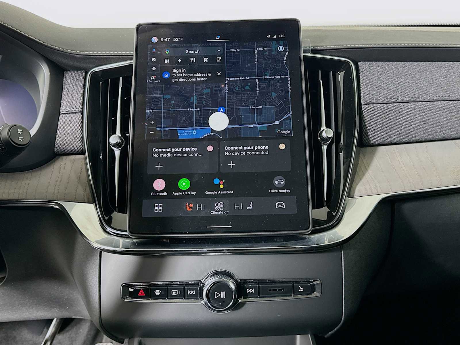 Used 2025 Volvo XC90 T8 Ultra w/ Protection Package Premier image 13