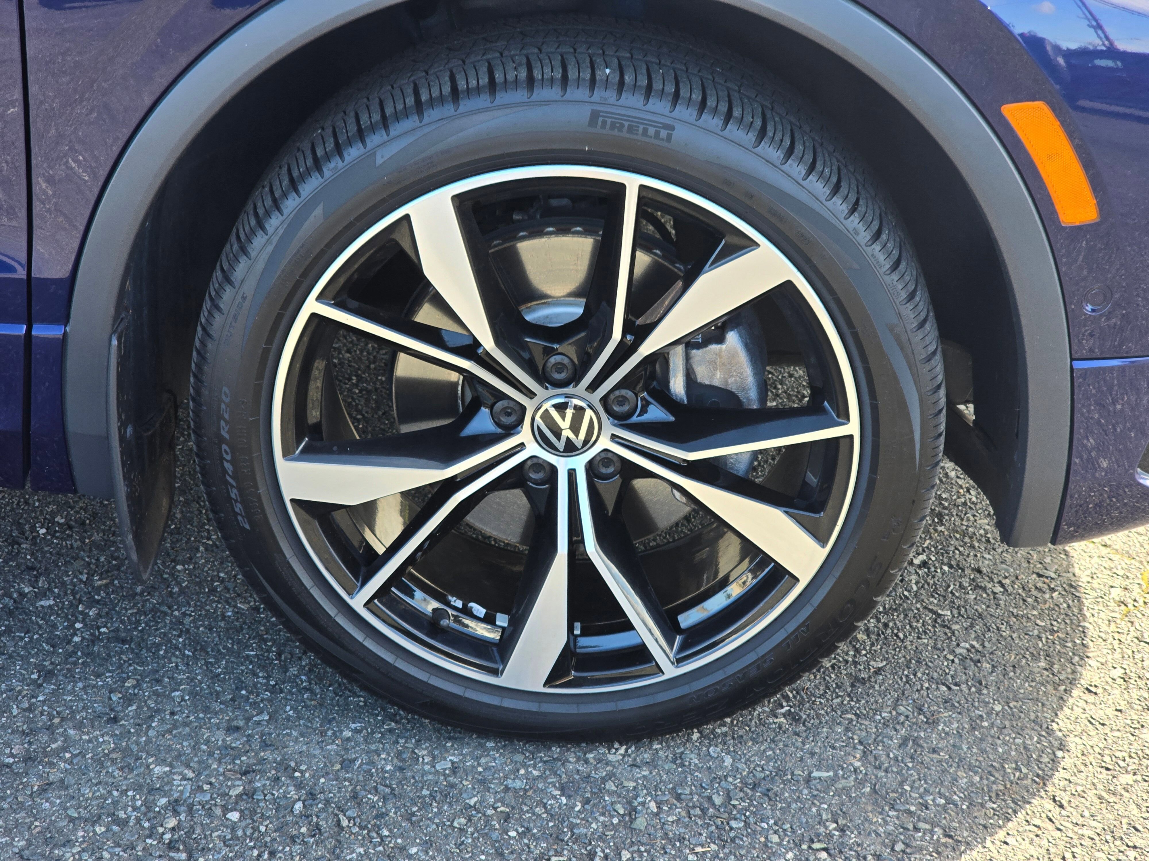 Used 2024 Volkswagen Tiguan SEL R-Line image 9