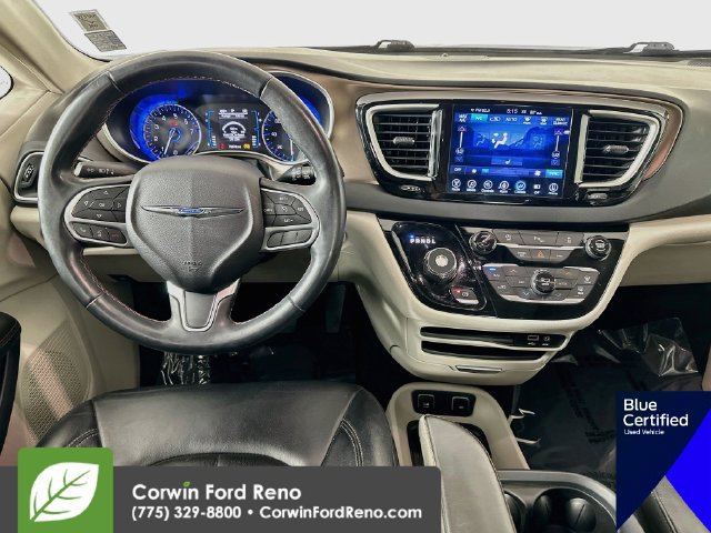 Used 2017 Chrysler Pacifica Touring-L FWD image 25
