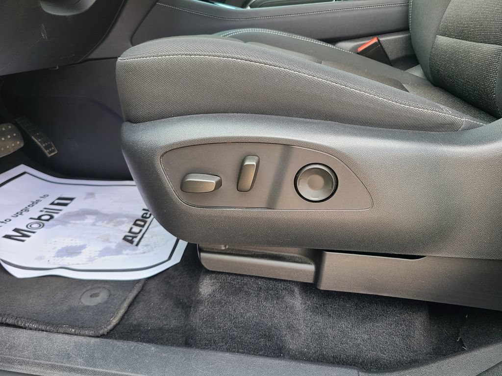 Used 2024 Chevrolet Traverse LT FWD image 22
