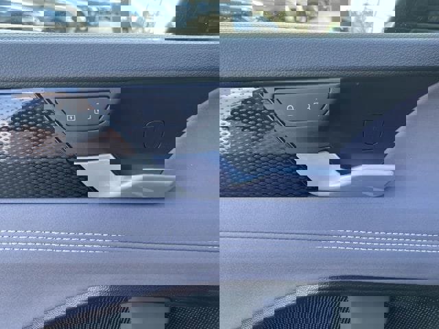 New 2025 Volkswagen Tiguan SE image 23