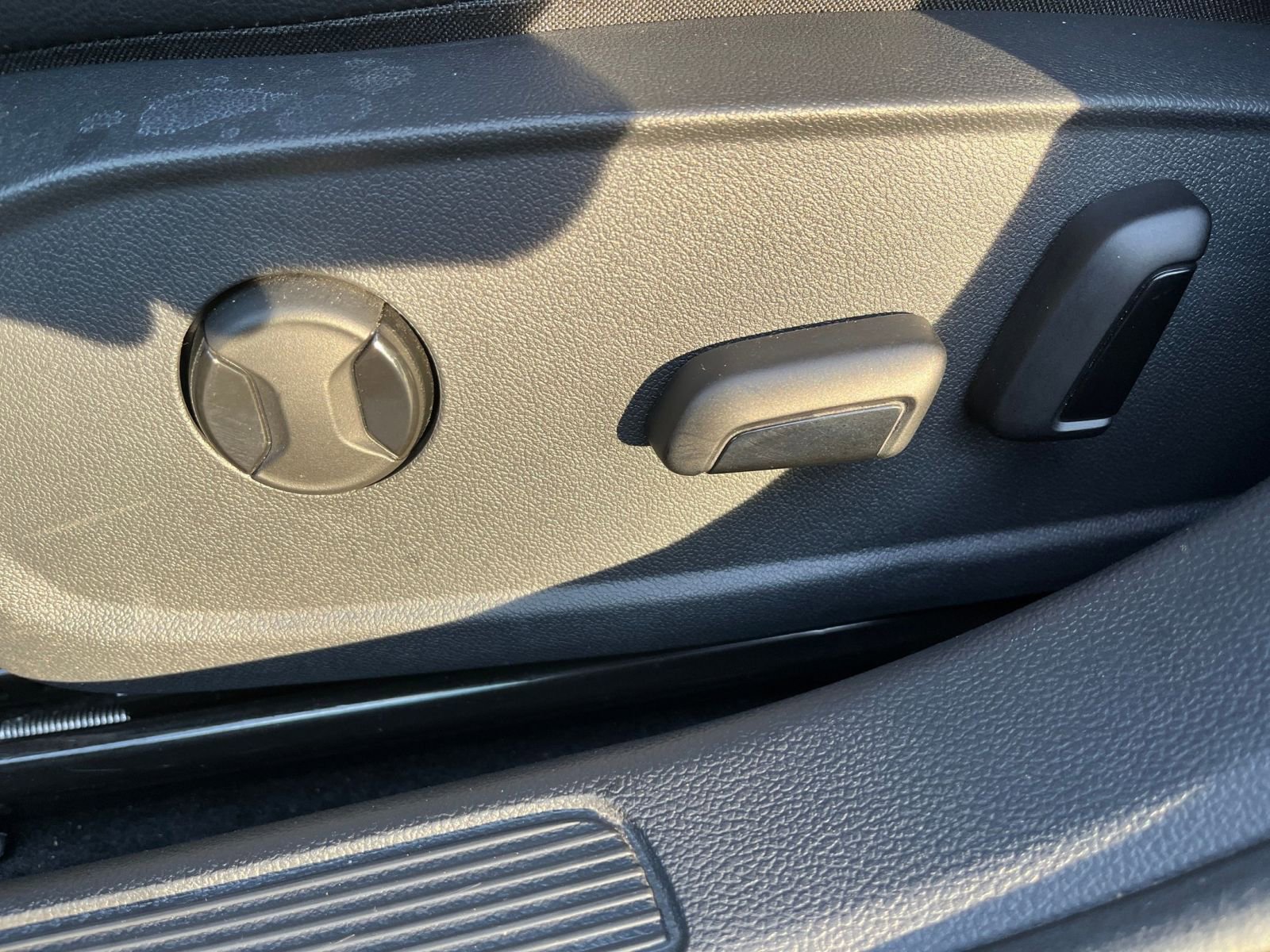 Used 2025 Volkswagen Jetta SE image 22