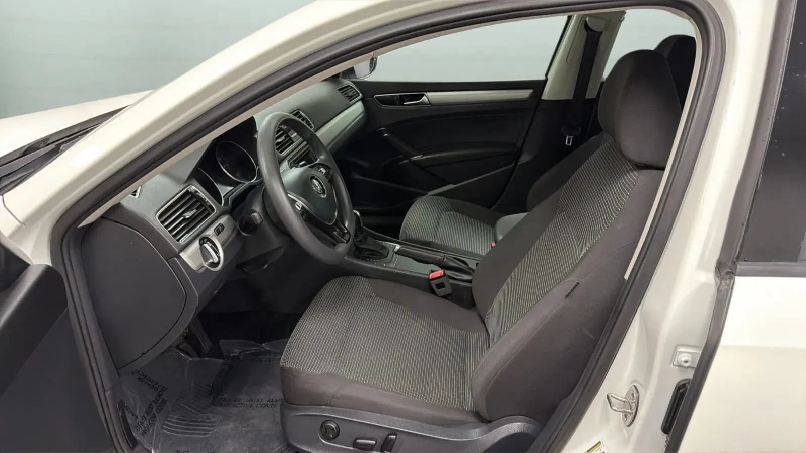 Used 2018 Volkswagen Passat 2.0T S w/ Driver Assistance Package FWD image 20