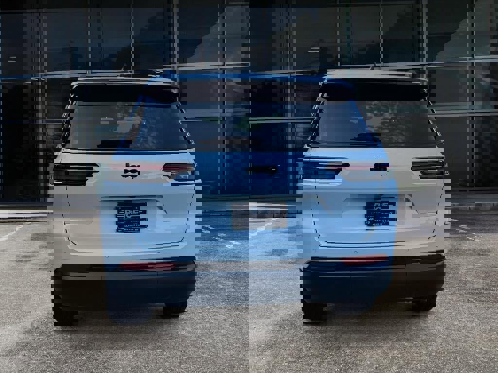 New 2025 Jeep Grand Cherokee L Altitude image 6