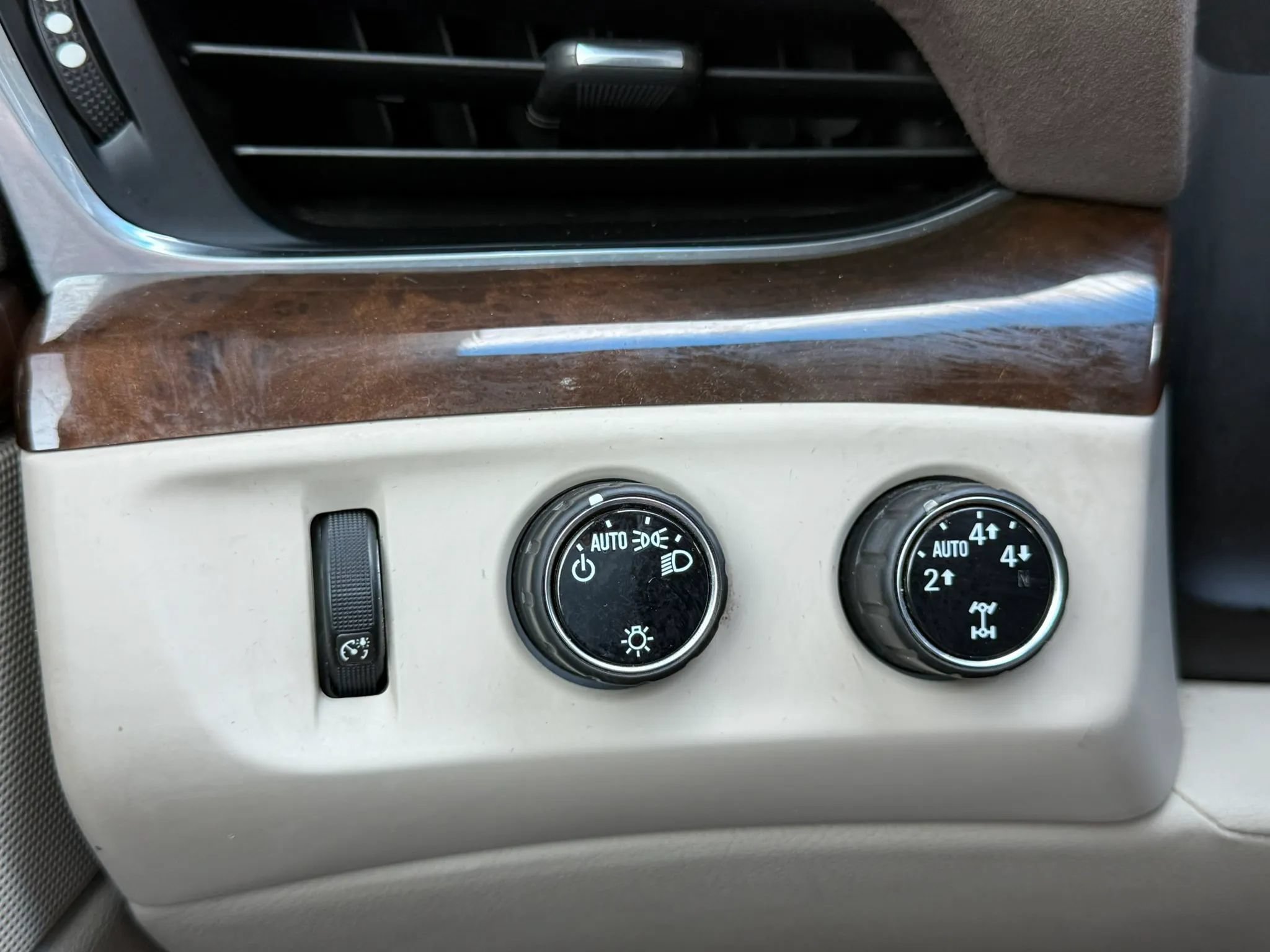 Used 2016 Cadillac Escalade Luxury AWD/4WD image 27