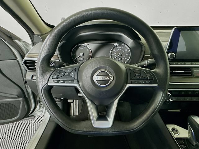 Used 2024 Nissan Altima 2.5 SV FWD image 13