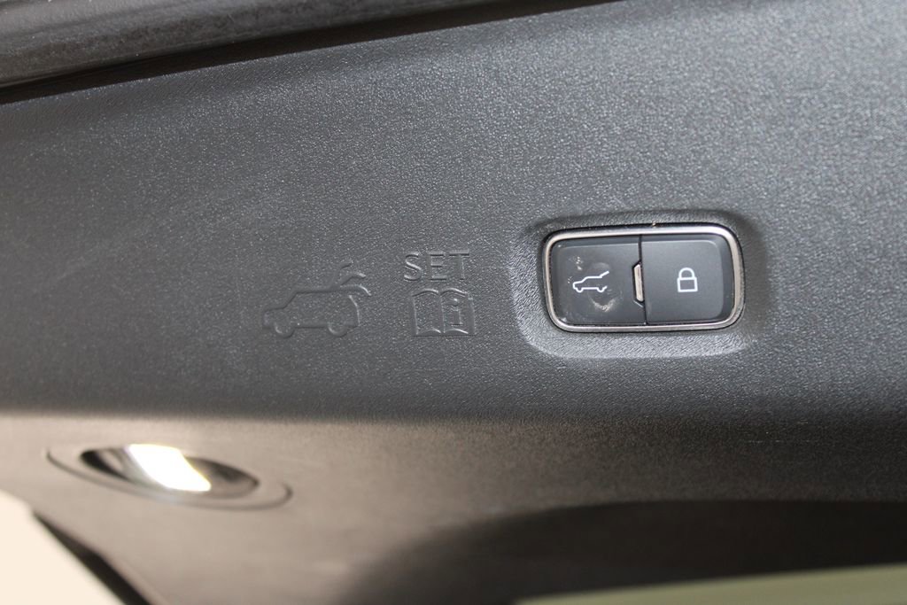 Used 2025 Lincoln Navigator Reserve image 16