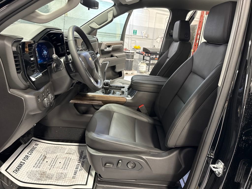 Used 2026 Chevrolet Silverado 1500 LT w/ Leather Package image 11