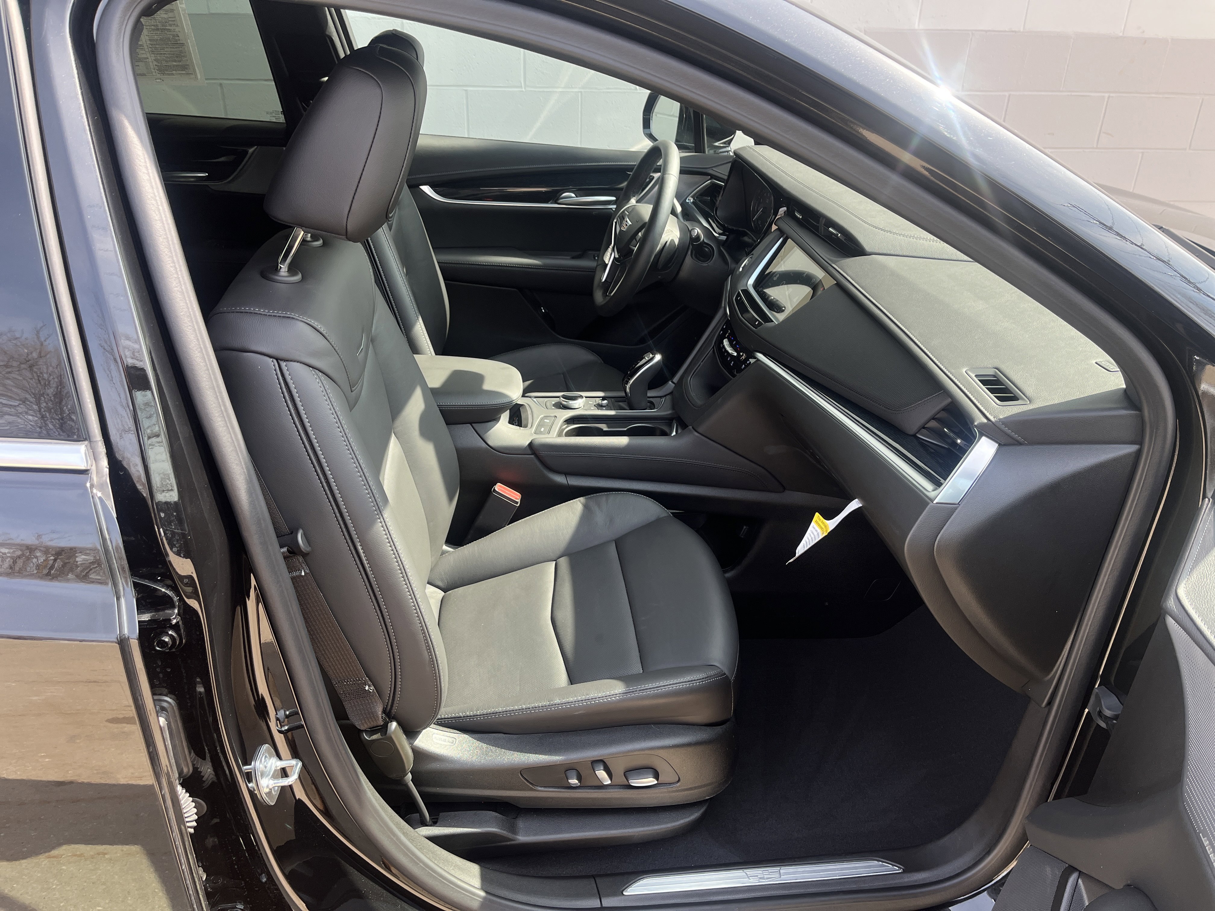 Used 2025 Cadillac XT5 Premium Luxury w/ Technology Package image 17