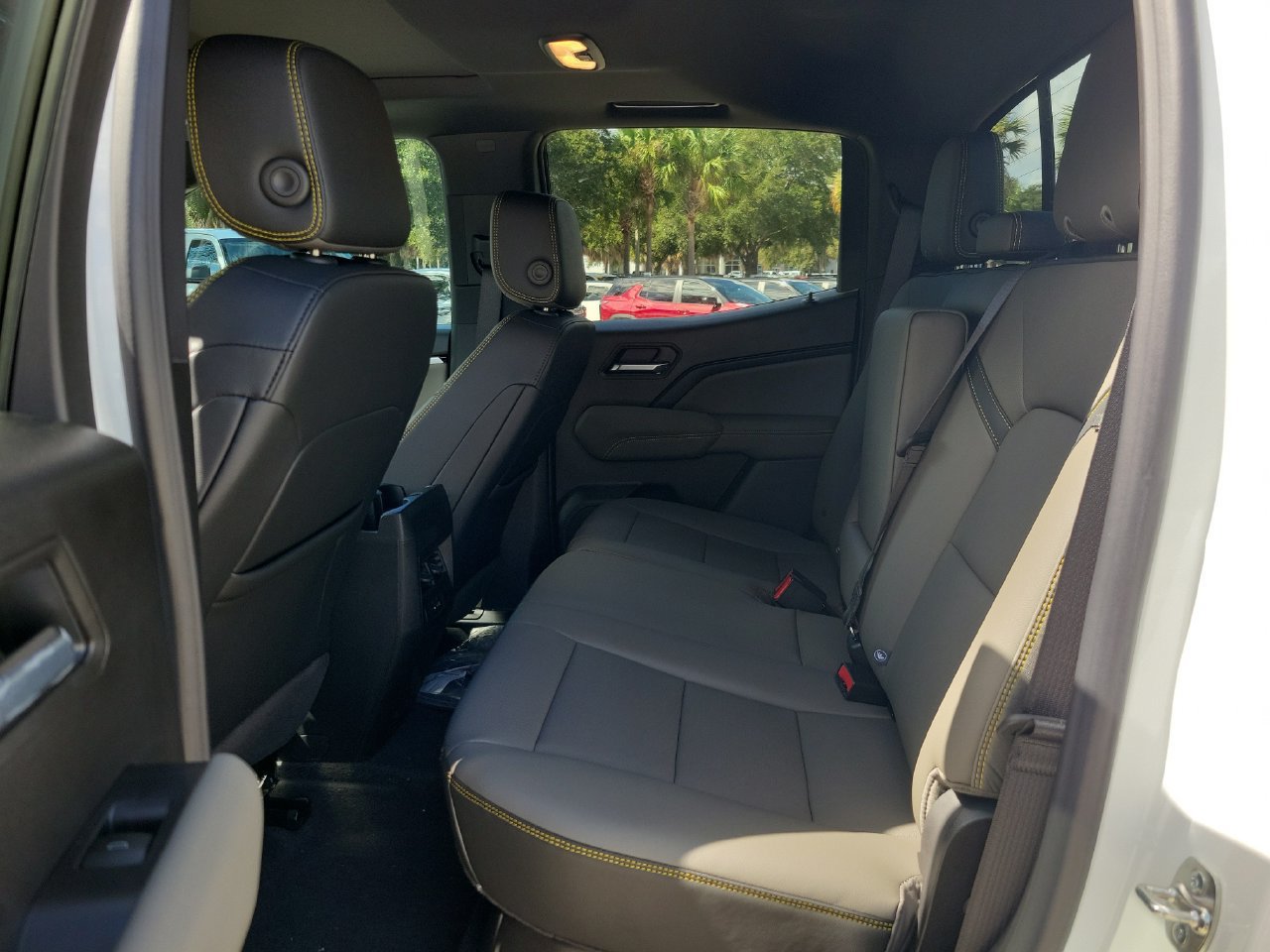 New 2026 Chevrolet Colorado ZR2 w/ Technology Package AWD/4WD image 10