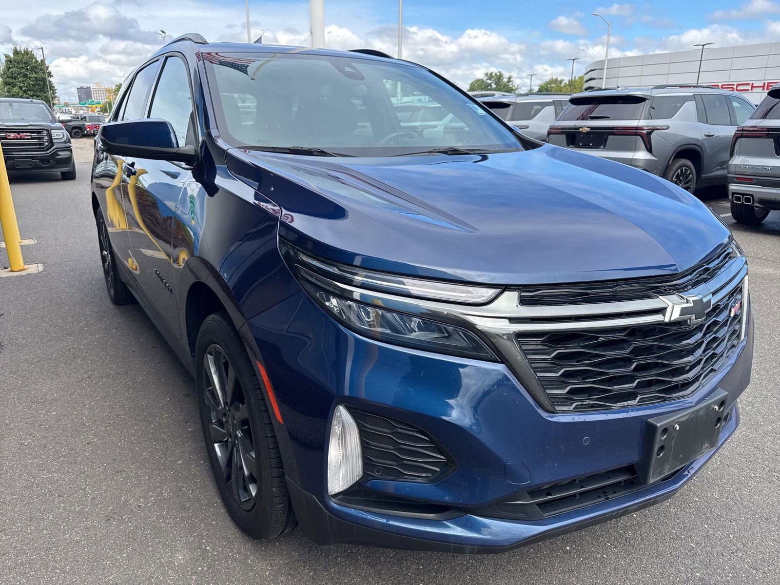 Used 2023 Chevrolet Equinox RS w/ RS Leather Package AWD/4WD image 4