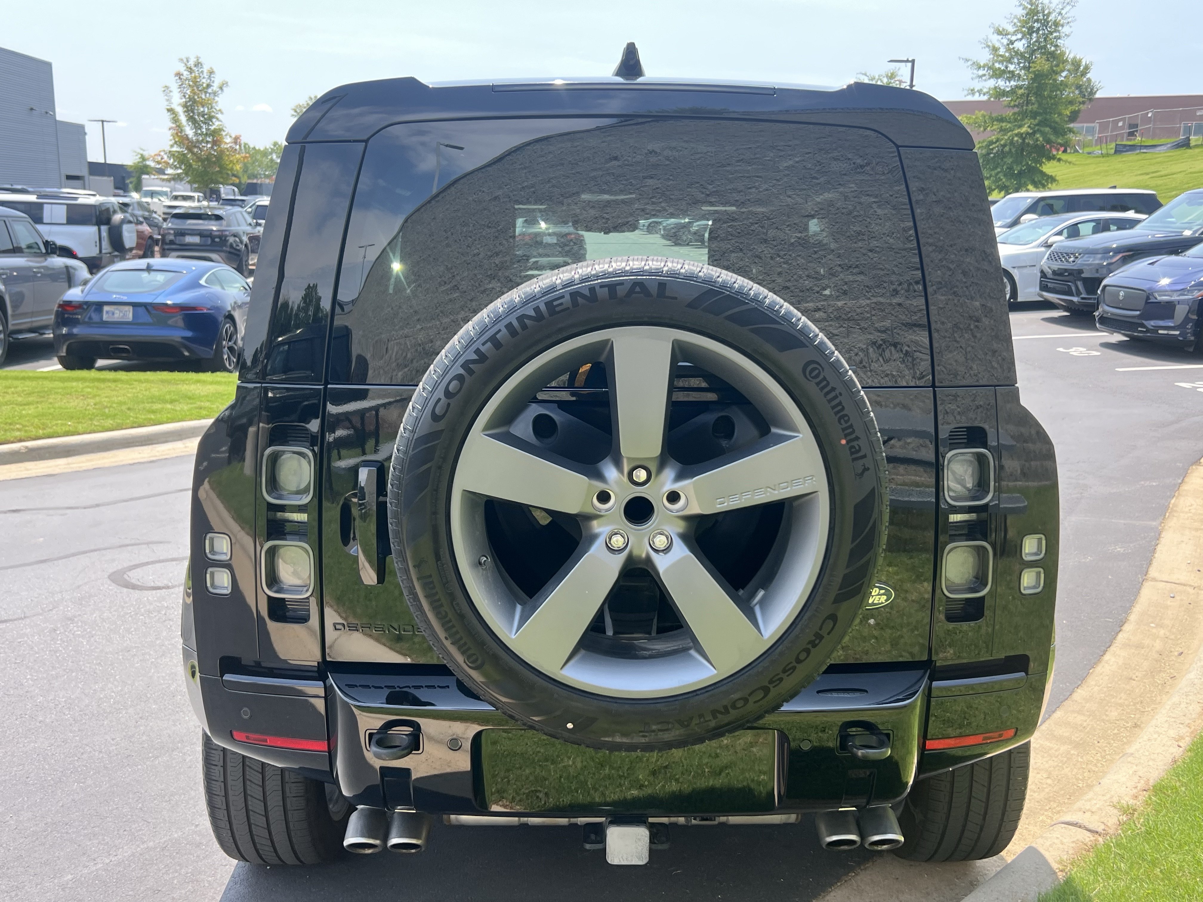 Certified 2024 Land Rover Defender 90 V8 AWD/4WD image 6