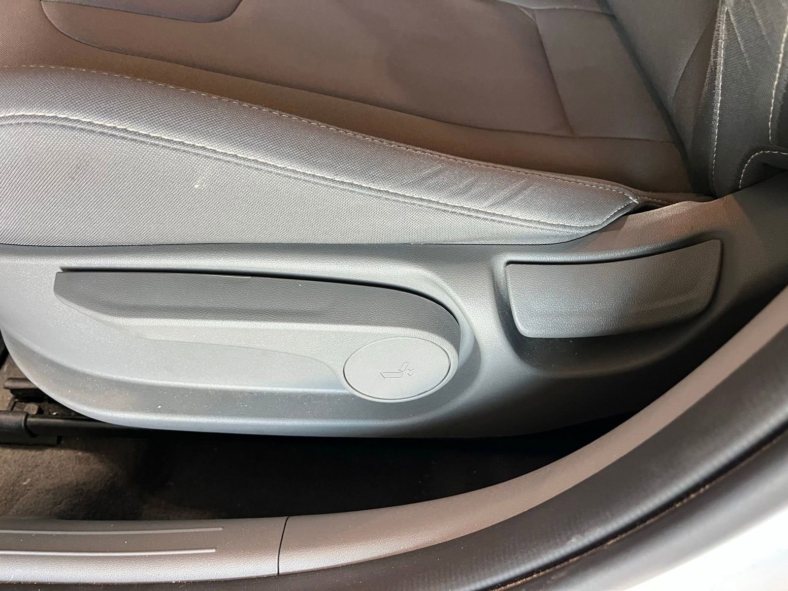 Used 2023 Hyundai Elantra Blue FWD image 16