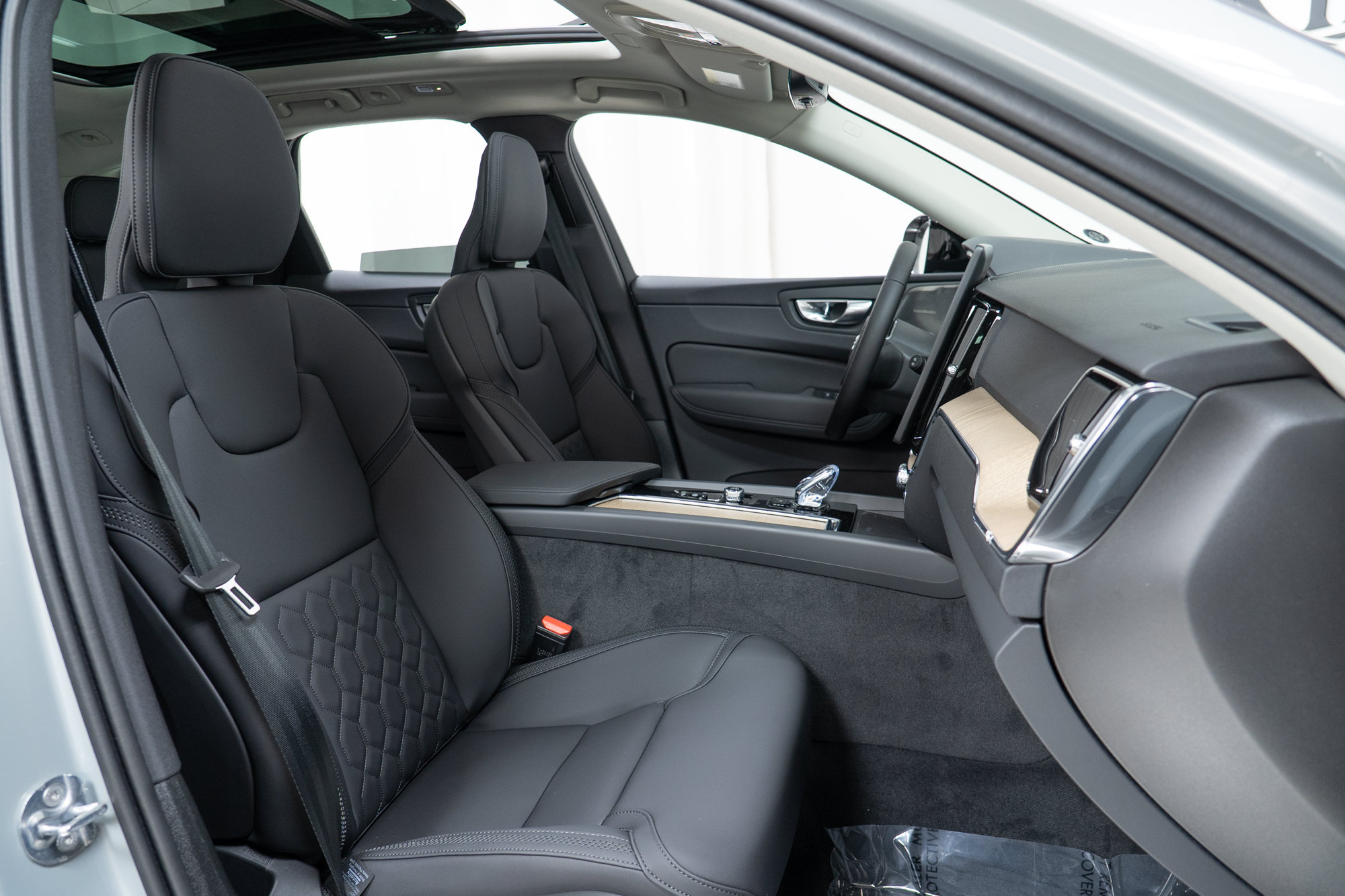 New 2027 Volvo XC60 B5 Plus AWD/4WD image 22