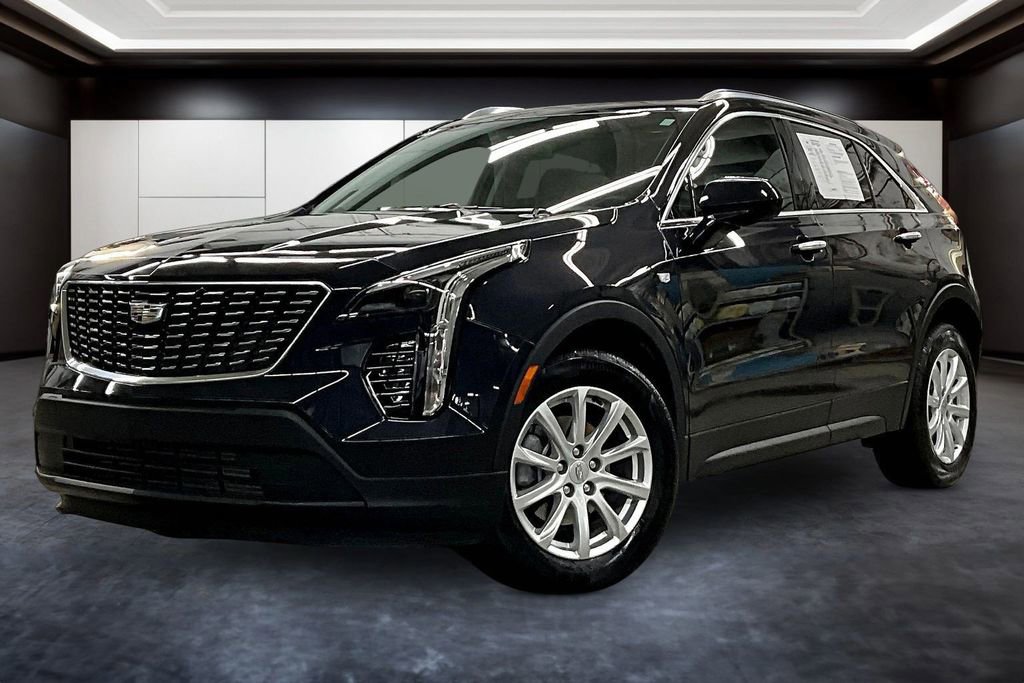 Certified 2023 Cadillac XT4 Luxury w/ Cold Weather Package AWD/4WD image 3
