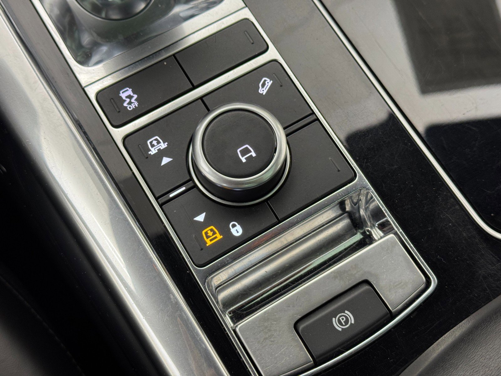 Used 2018 Land Rover Range Rover Sport HSE image 34