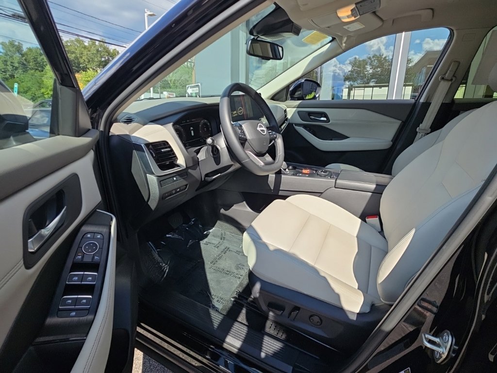 Certified 2025 Nissan Rogue SL AWD/4WD image 9