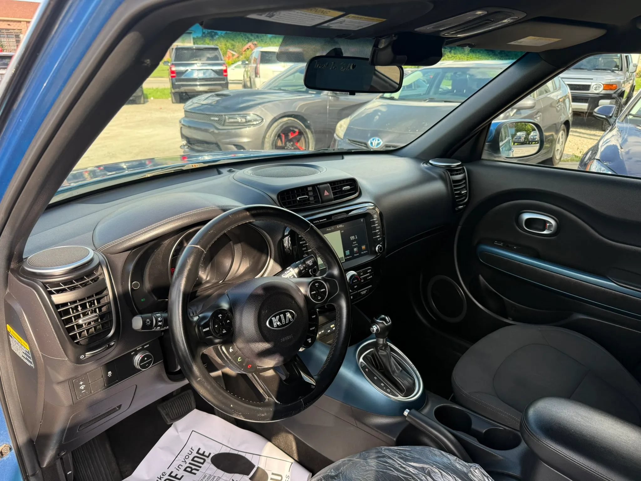 Used 2015 Kia Soul + w/ Audio Package FWD image 11