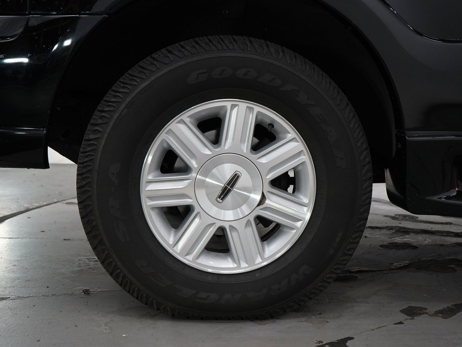 Used 2002 Lincoln Navigator 4WD image 31