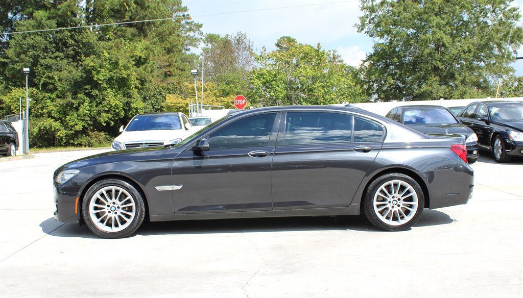 Used 2015 BMW 750Li xDrive image 4