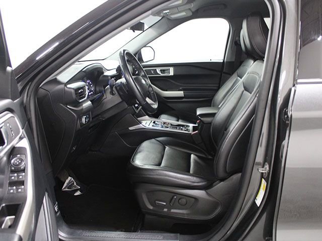 Used 2020 Ford Explorer XLT w/ Equipment Group 202A AWD/4WD image 10