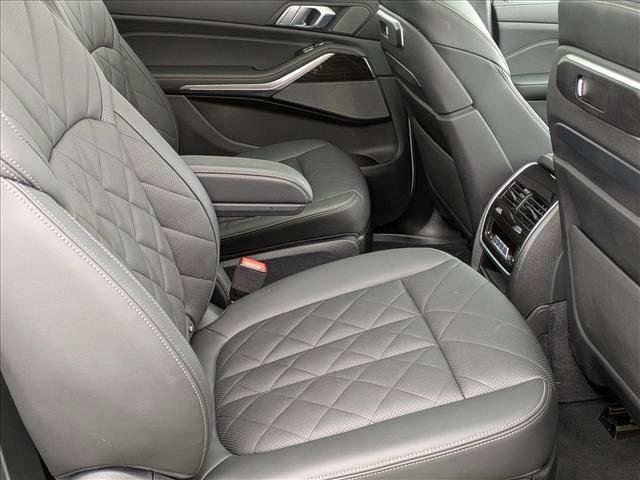 Used 2024 BMW X7 xDrive40i w/ Premium Package image 23