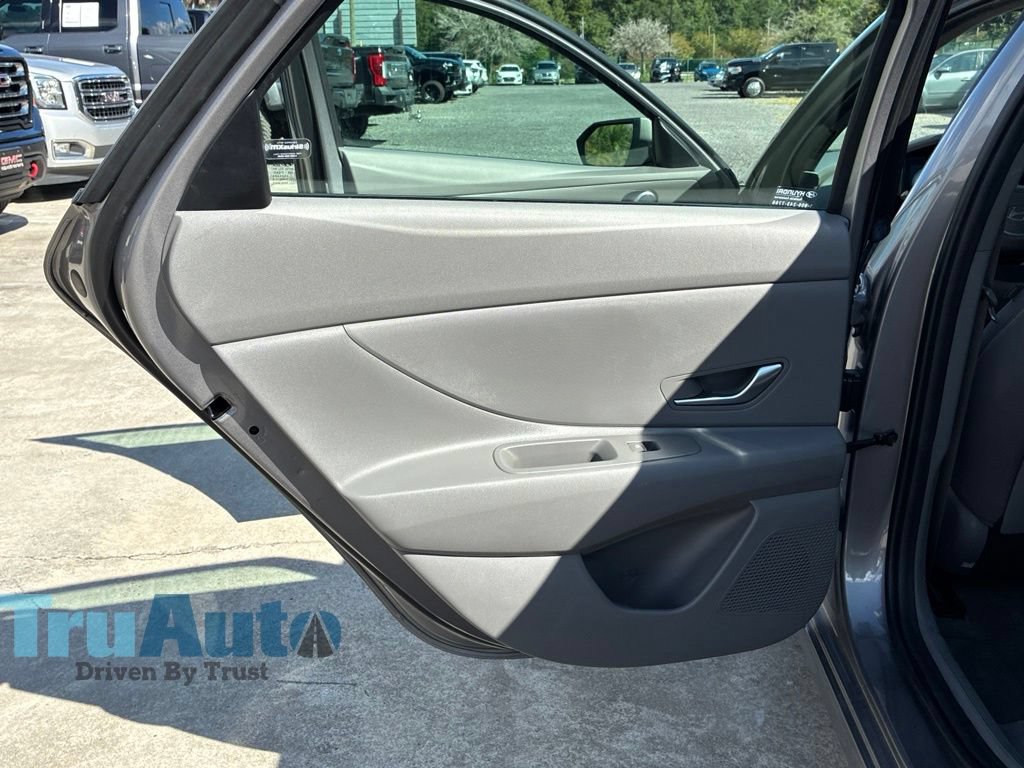 Used 2024 Hyundai Elantra SEL FWD image 37