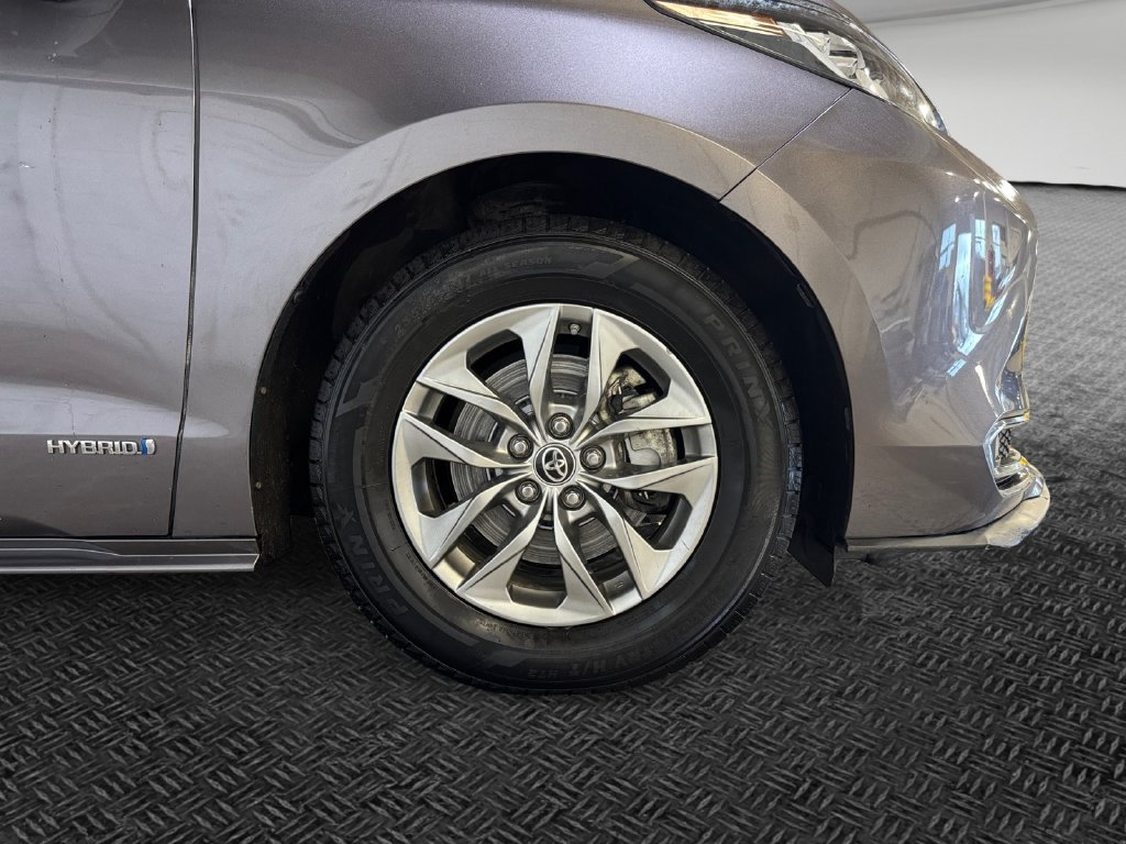 Used 2021 Toyota Sienna XLE w/ XLE Plus Package AWD/4WD image 11