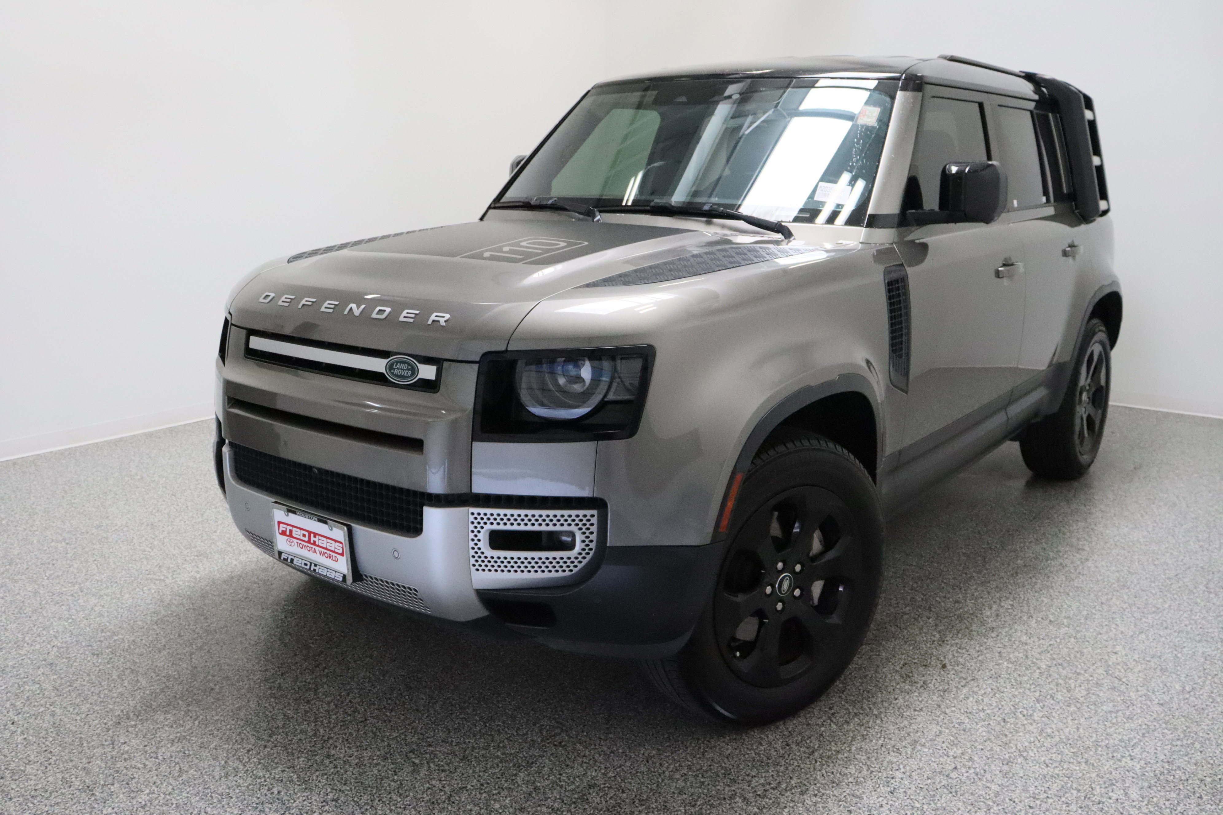 Used 2021 Land Rover Defender 110 SE AWD/4WD image 2