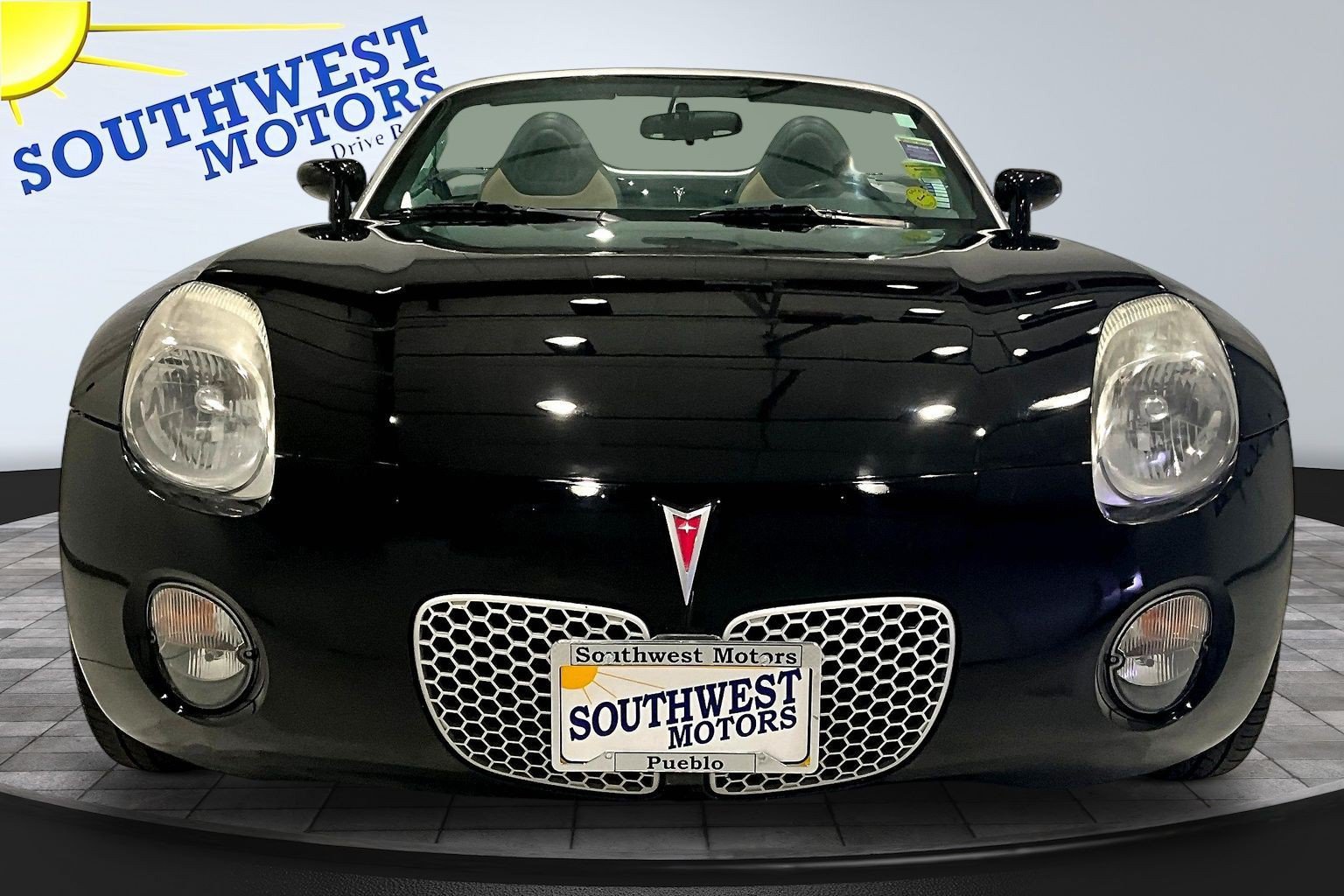 Used 2007 Pontiac Solstice Convertible w/ Premium Package RWD image 2