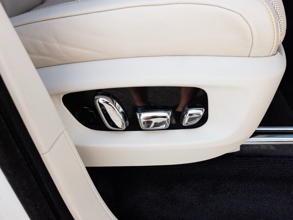 Certified 2022 Rolls-Royce Cullinan Black Badge w/ Dark Exterior Package AWD/4WD image 90
