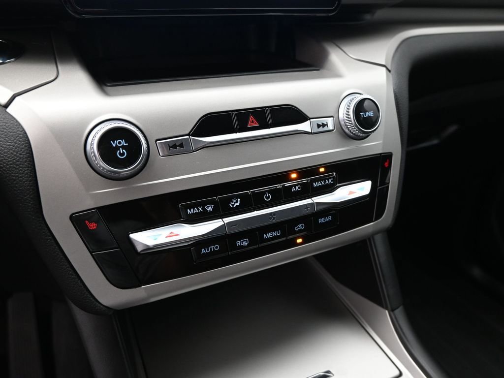 Certified 2022 Ford Explorer XLT image 26