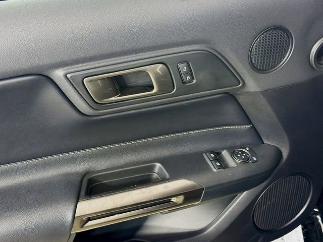 Used 2022 Ford Mustang Shelby GT500 w/ Carbon Fiber Track Pack RWD image 21
