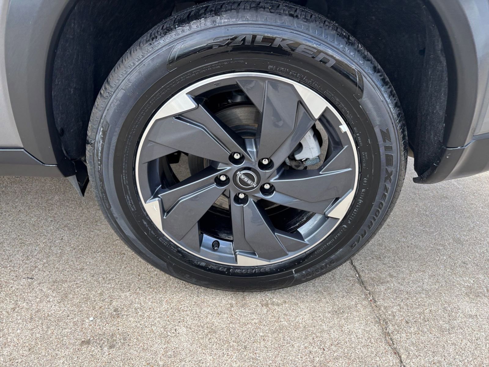 Used 2025 Nissan Rogue SV FWD image 32