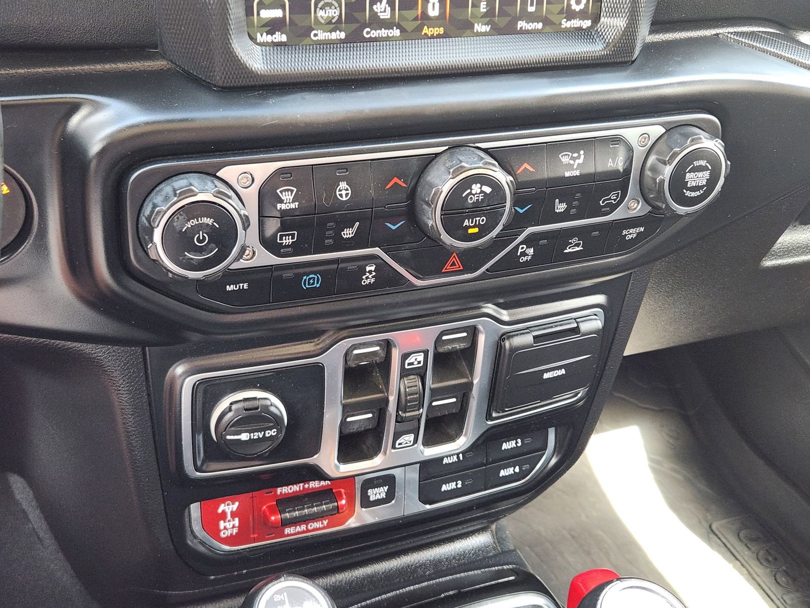 Used 2022 Jeep Wrangler Unlimited Rubicon 4xe w/ Cold Weather Group AWD/4WD image 19