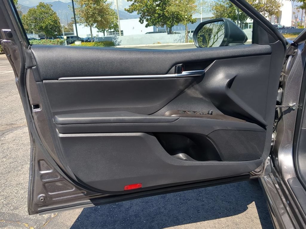 Used 2022 Toyota Camry SE w/ Carpet Mat Package (TMS) FWD image 25