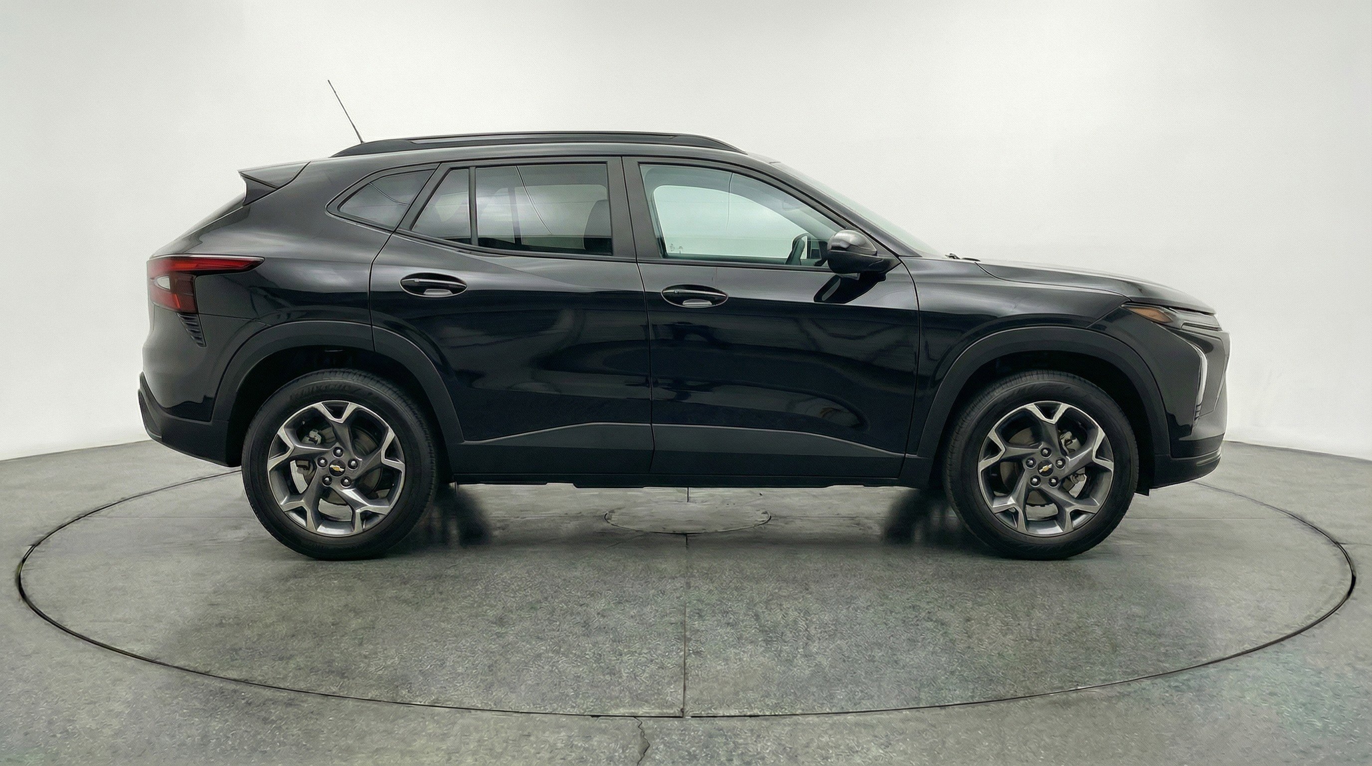 Used 2025 Chevrolet Trax LT image 11
